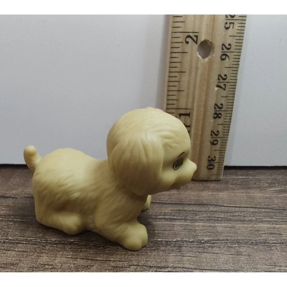 2016 Mattel Barbie Pet Dog Figure Squirt Toy Golden Retriever Puppy with Flower